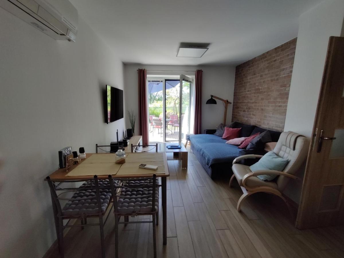 Apartman Pod Lipou - Samostatny Objekt Jaroměř المظهر الخارجي الصورة